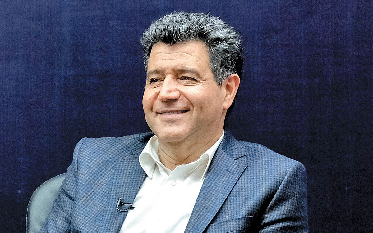 پوست‌اندازی در اتاق ایران