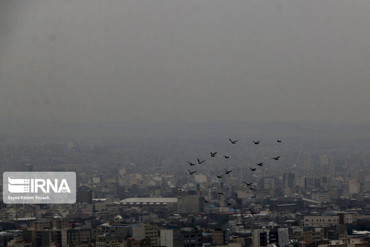 آلودگی هوا ادارات اراک را تعطیل کرد 
