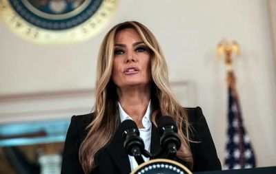 ملانیا ترامپ تکذیب کرد؛ قربانی اپستین نبودم/ او من را به ترامپ معرفی نکرد + فیلم