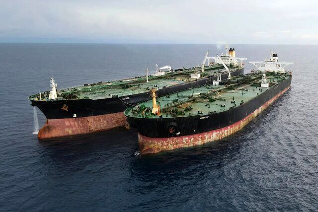 بلومبرگ: ابرنفتکش ایرانی توقیف‌شده در اندونزی به مزایده گذاشته شد