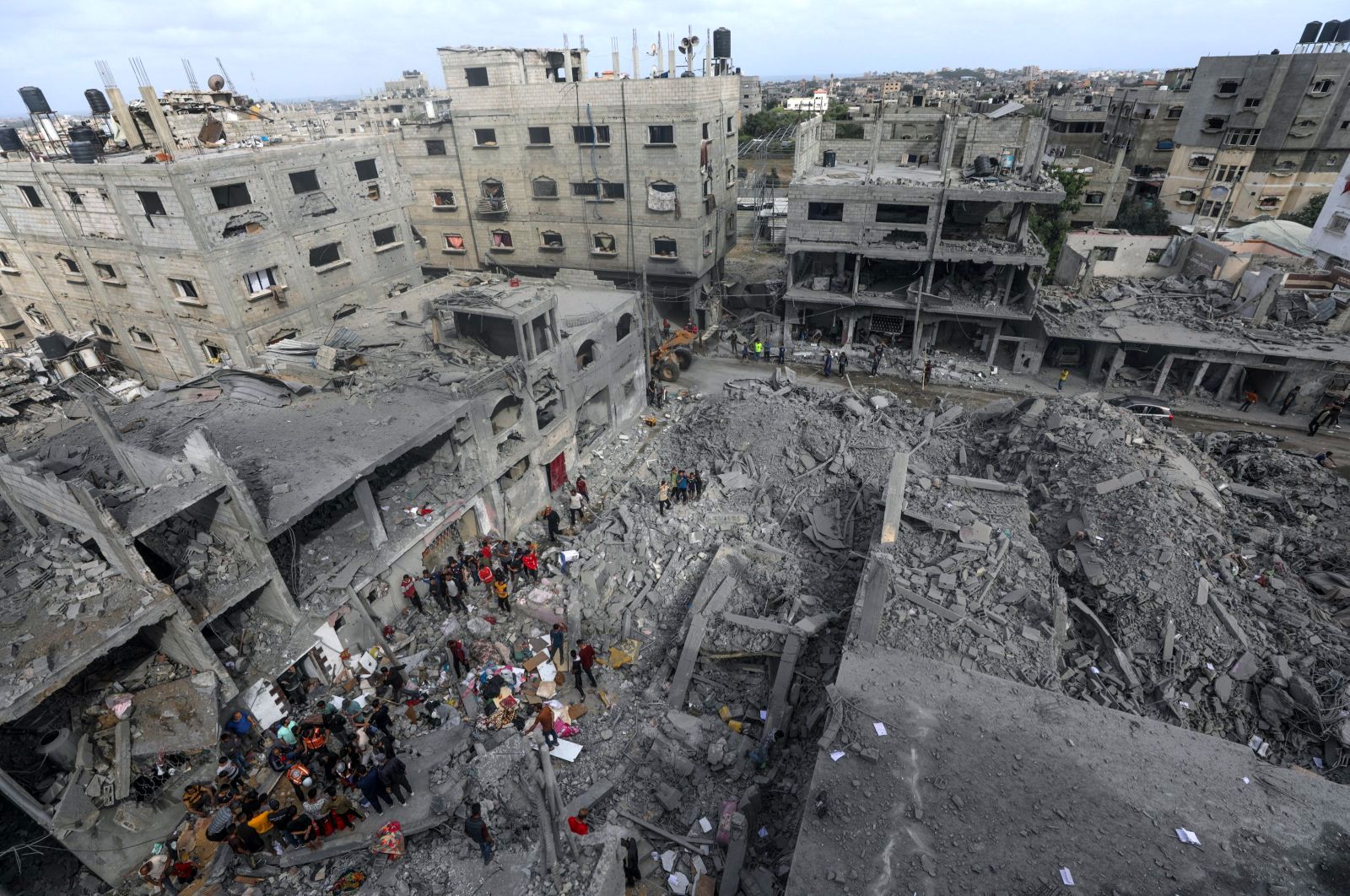 ادامه بمباران مناطق مسکونی در غزه / حمله اسرائیل به اردوگاه النصیرات