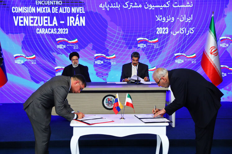 امضای نخستین قرارداد پتروشیمی فراسرزمینی