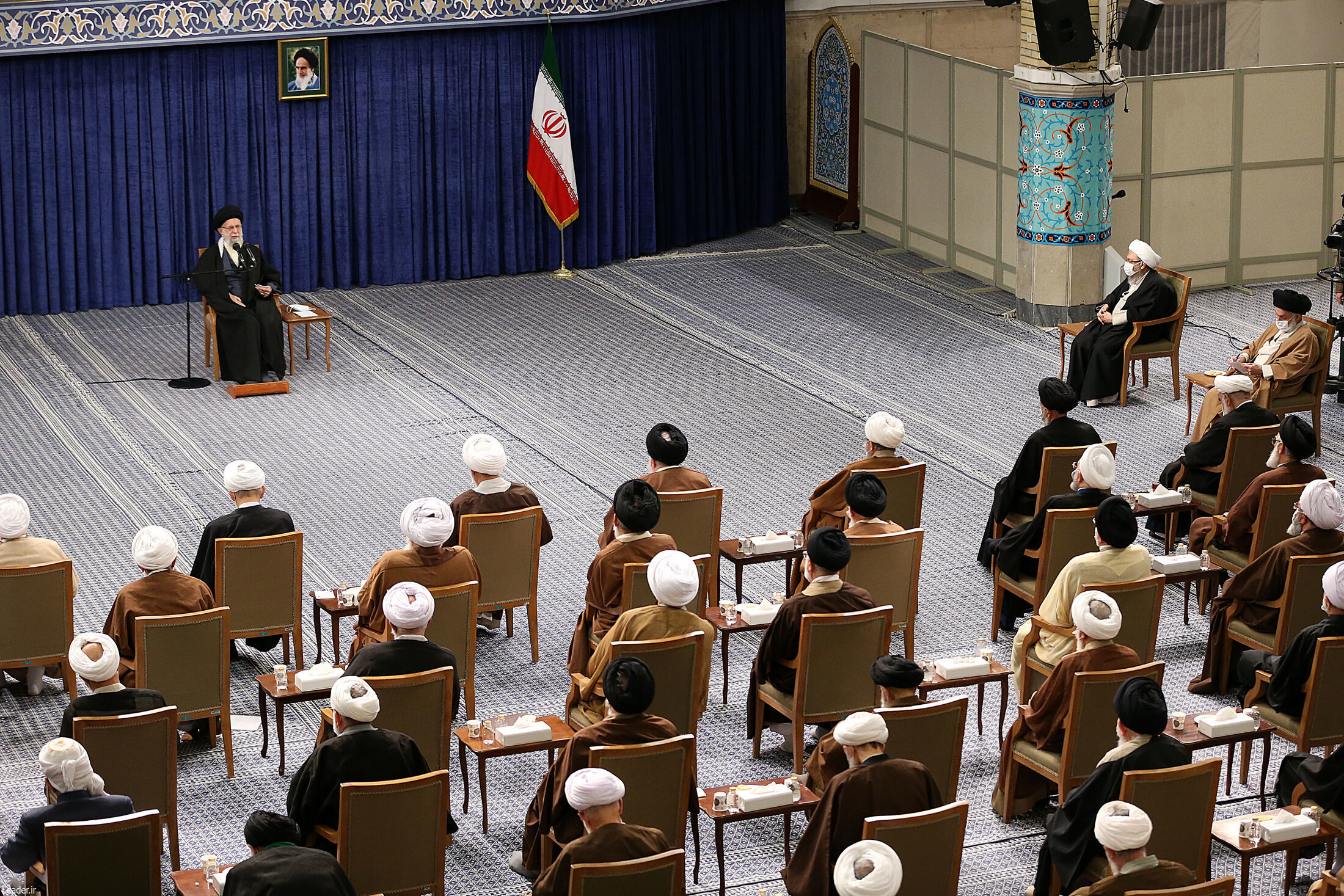 تصویری از حسن روحانی در دیدار با رهبر انقلاب