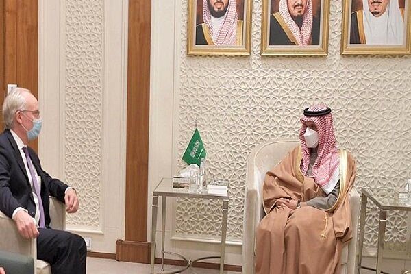 وزیر خارجه سعودی با فرستاده آمریکا در امور یمن دیدار کرد
