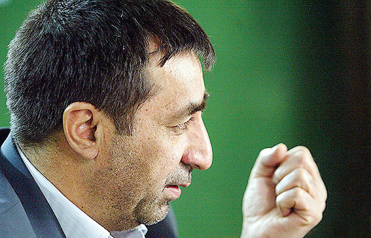 تخصیص  4 میلیا  رد دلاردیگربرای واردا ت بنزین مغایر منا فع ملی است