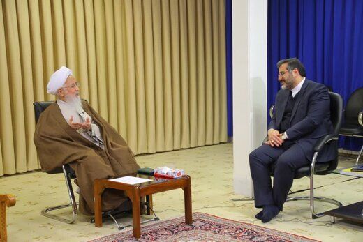 علم دینی آن نیست که کتاب را بر اساس خواسته خودمان بنویسیم، بعد نام خدا و آرم جمهوری اسلامی و عکس امام و رهبری، بزنیم
