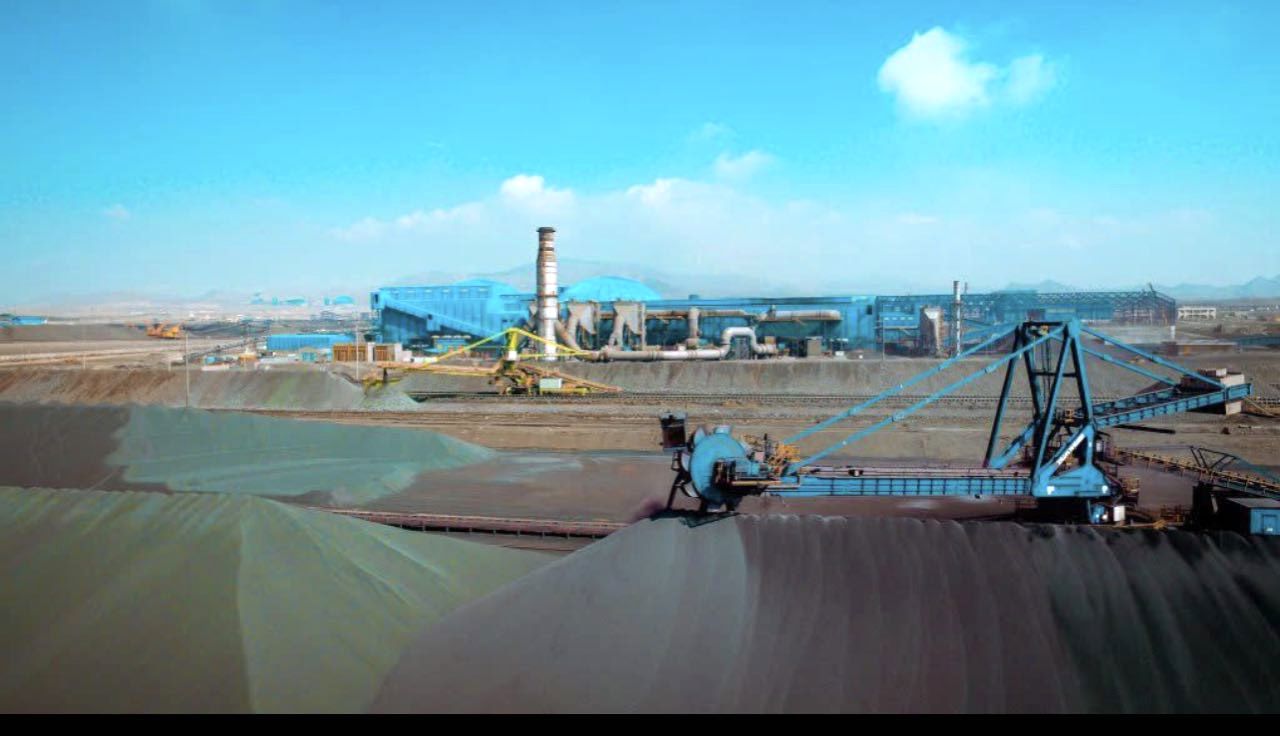 آثار و پیامدهای استقرار نظام ارز تک‌نرخی بر رقابت‌پذیری و عملکرد زنجیره فولاد