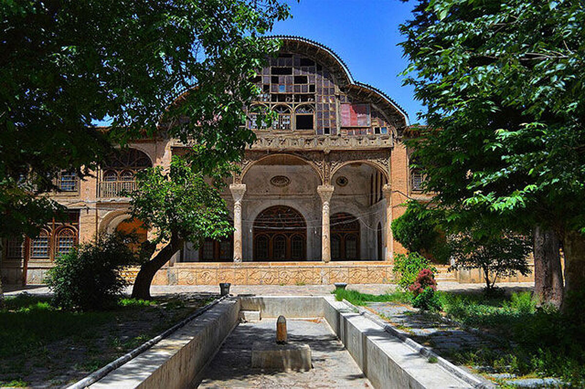 استقرار راهنمایان گردشگری کردستان در اماکن تاریخی