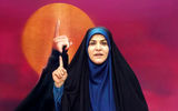 عکس یادگاری خبرنگار آمریکایی با سحر امامی مقابل ساختمان شیشه‌ای صدا و سیما