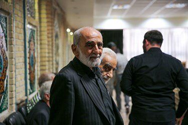 چهره مطرح دولت روحانی در مراسم ختم خواهر حسین شریعتمداری+عکس