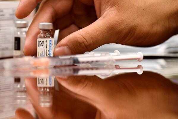 خبر رئیس انجمن بیوتکنولوژی ایران از اجرای 15 طرح تولید واکسن کرونا