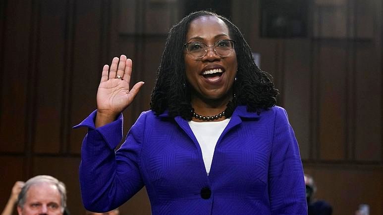 اقدامی بی سابقه در آمریکا/ یک زن سیاه‌پوست قاضی دیوان عالی شد