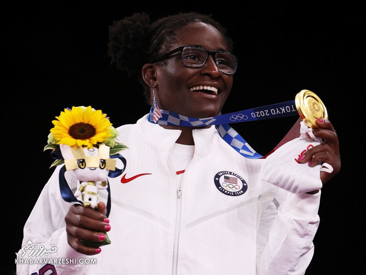 تصویر اولین زن سیاهپوست تاریخ که در کشتی المپیک طلا گرفت