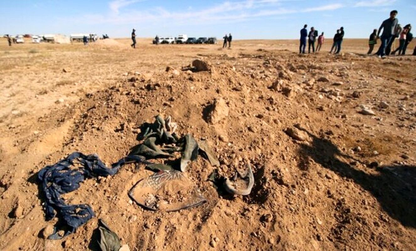کشف جسد قربانیان داعش از شکاف زمینی در نینوا
