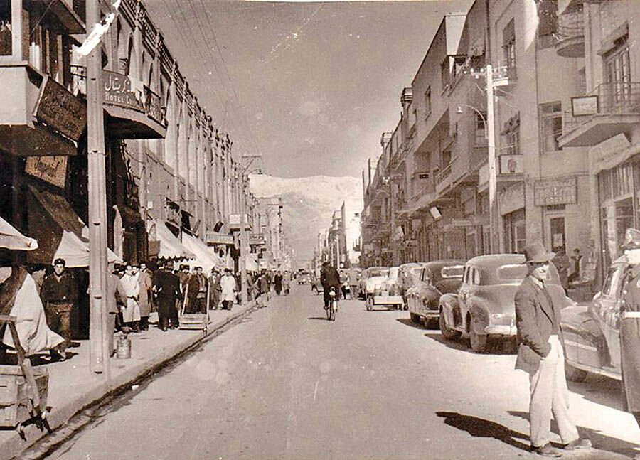 بازار ارز در خیابان فردوسی 