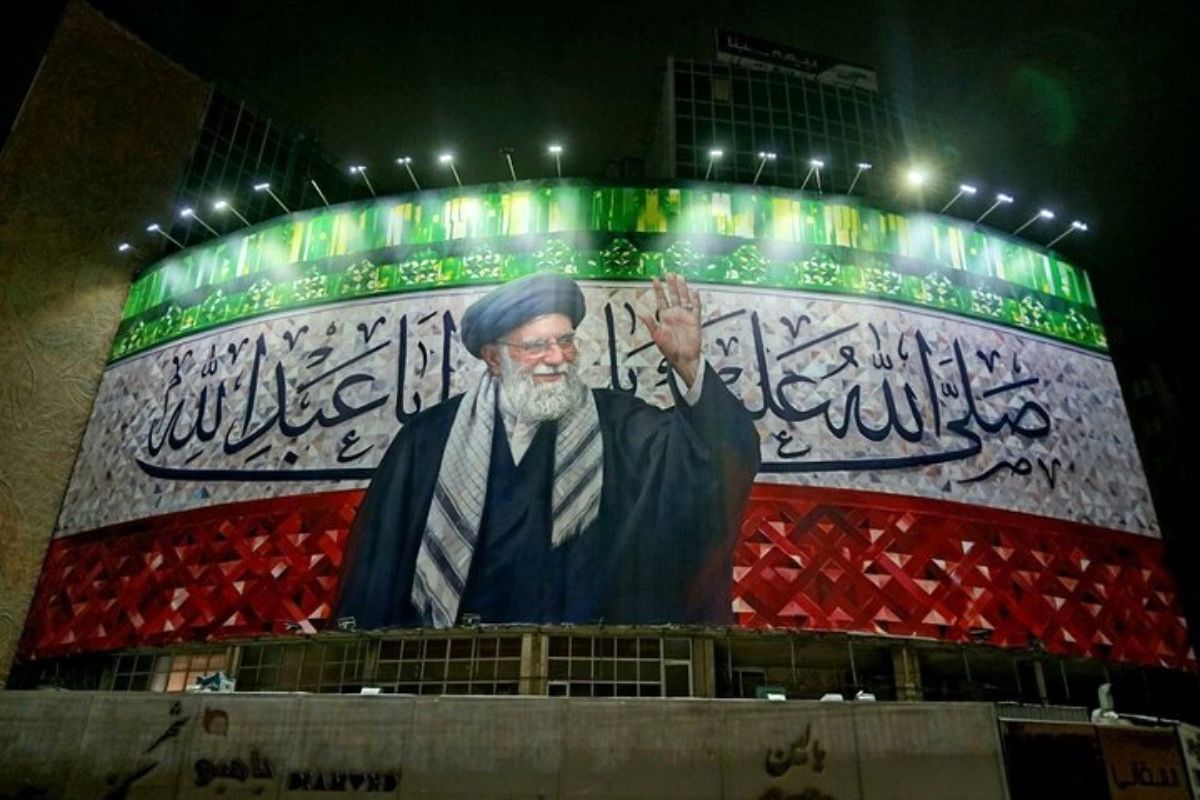 رونمایی از جدیدترین دیوارنگاره میدان ولیعصر (عج)