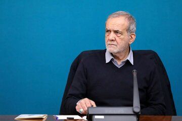 رد پای دو وزیر پزشکیان در التهاب اقتصاد کشور / اولتیماتوم روزنامه نزدیک به قالیباف: اکر پزشکیان برکنار نکند، مجلس آنها را استیضاح می کند