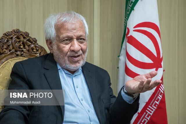 اسدالله بادامچیان: چرخ زندگی مردم در گل و لای گرانی ها گیر کرده است