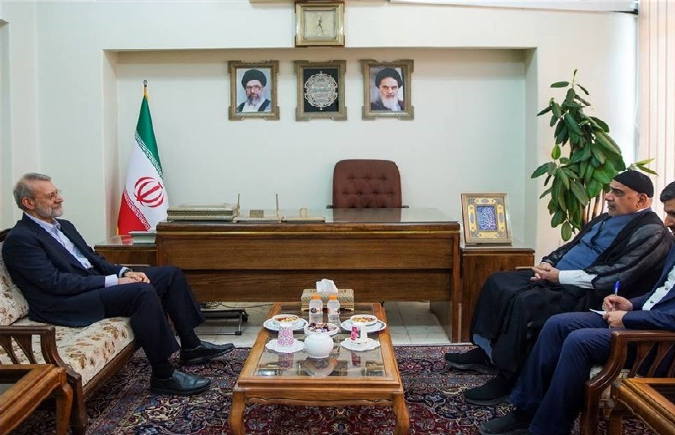 نخست وزیر اسبق عراق با علی لاریجانی دیدار و گفتگو کرد