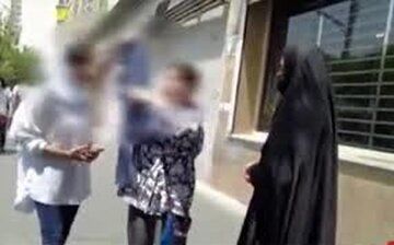 رهبری با ایستادن مقابل مردم در موضوع حجاب مخالفند