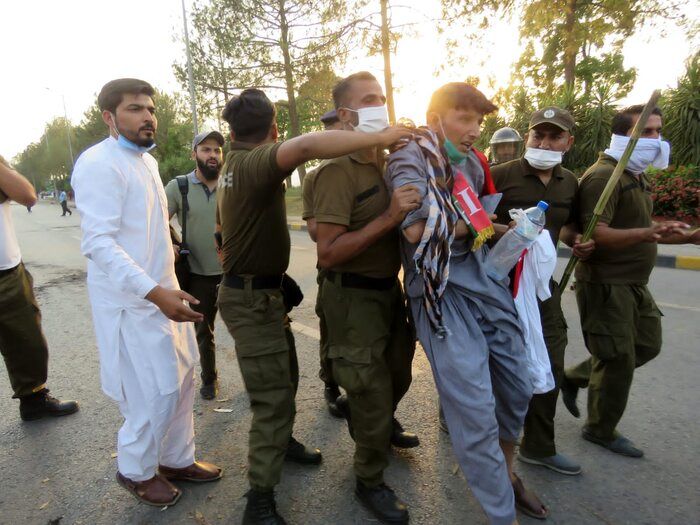 ناآرامی‌ها در پایتخت پاکستان/ تظاهرات مخالفان دولت+عکس
