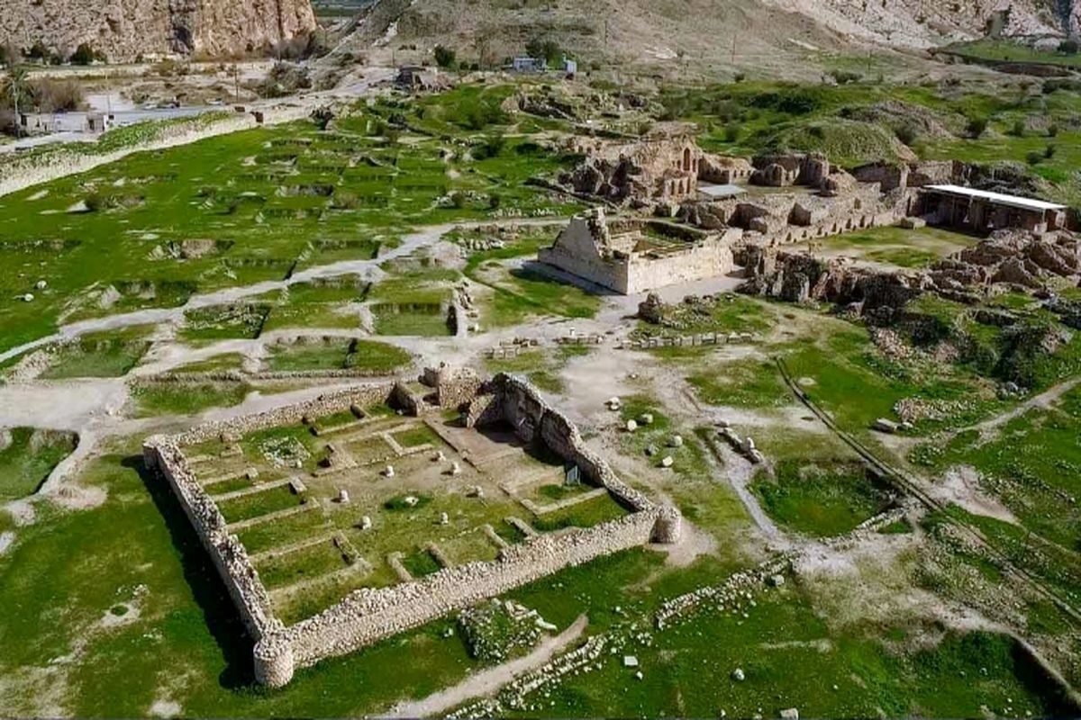 کاخ والرین بیشاپور کاوش می‌شود