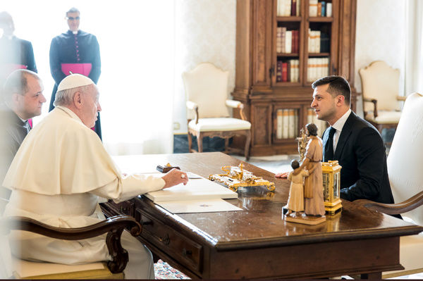 گفتگوی پاپ فرانسیس با رئیس‌جمهور اوکراین