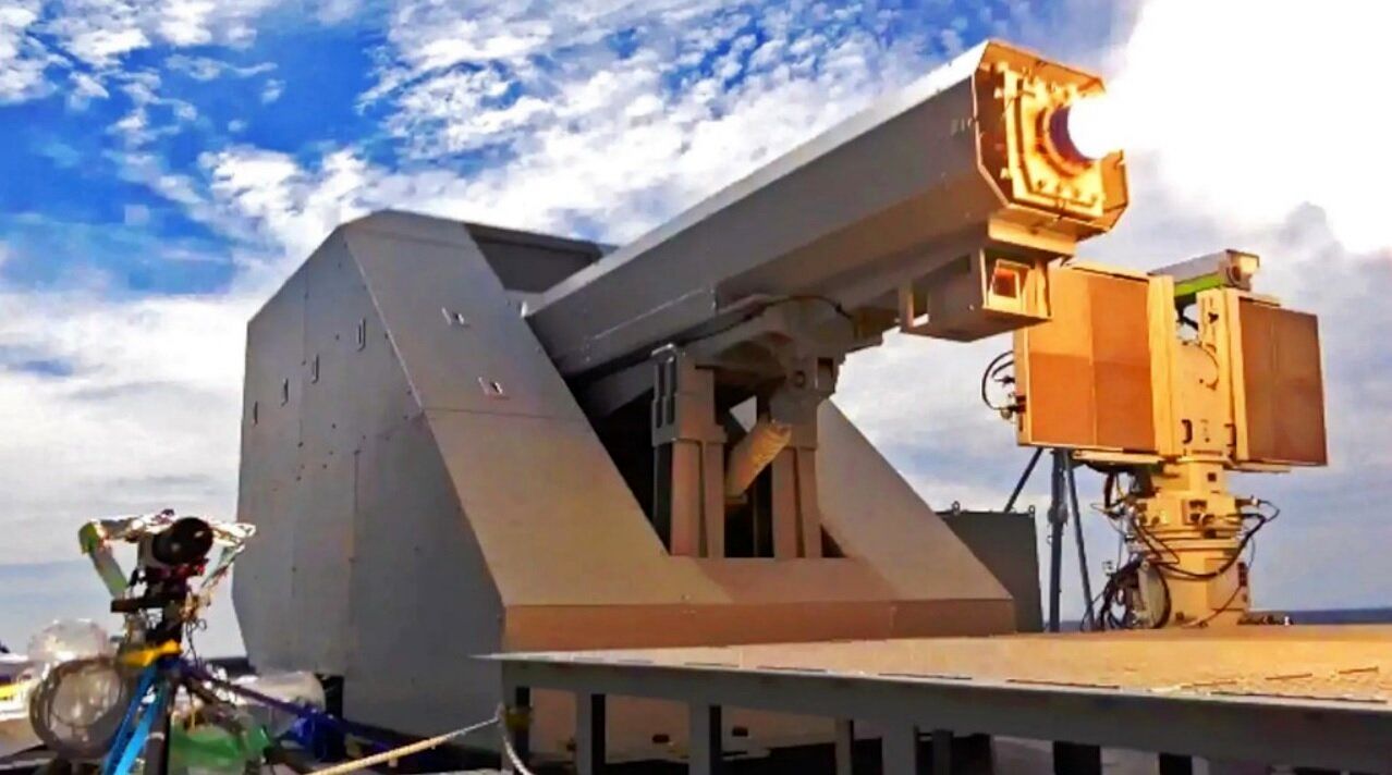 ریل‌گان الکترومغناطیسی، سلاح شگفت‌انگیز سامورایی‌ها/ ژاپنی‌ها چطور با این اسلحه دارت مانند اهدافی در دریا، خشکی و هوا را نشانه می‌گیرند؟