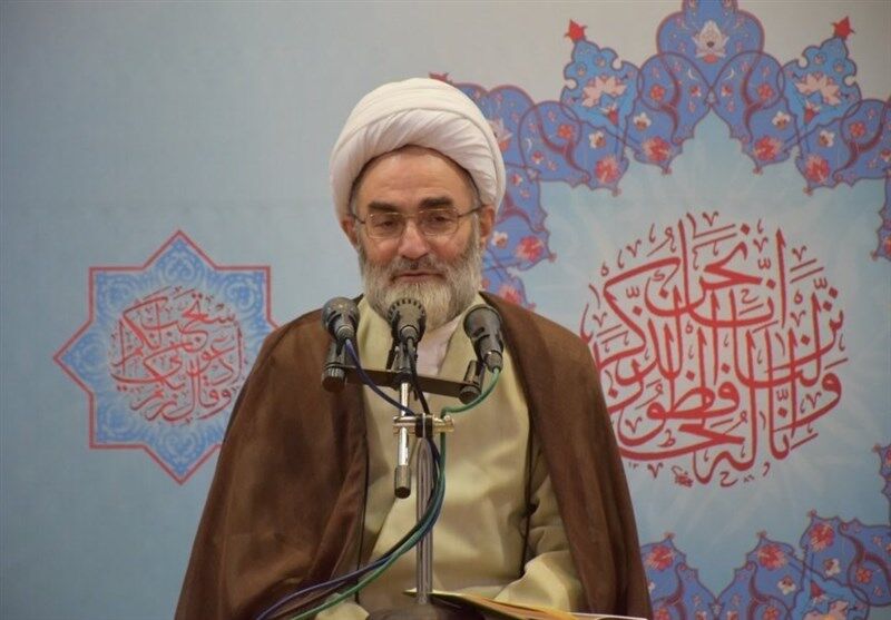 امام جمعه رشت: برخی گمان نکنند حجاب آزاد شده/ نظام اسلامی مقابل کشف حجاب‌ها کوتاه نخواهد آمد