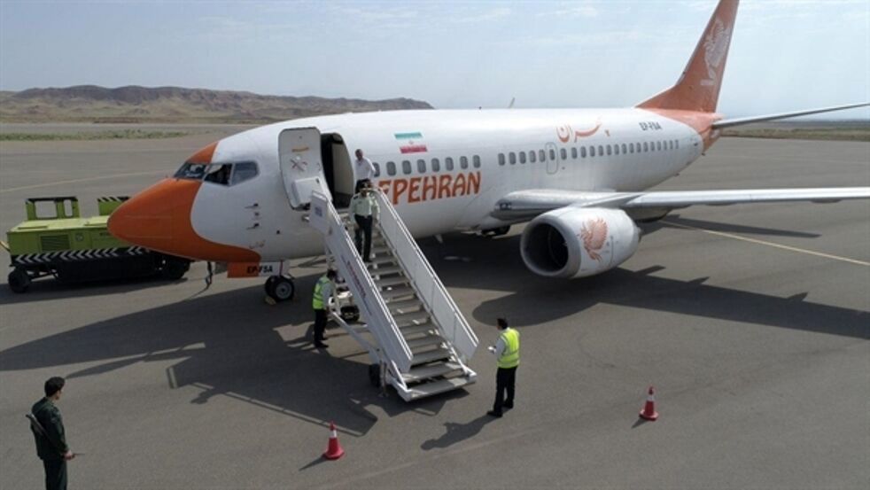لاستیک یک هواپیما در فرودگاه مشهد ترکید/ مسافران آسیب ندیدند