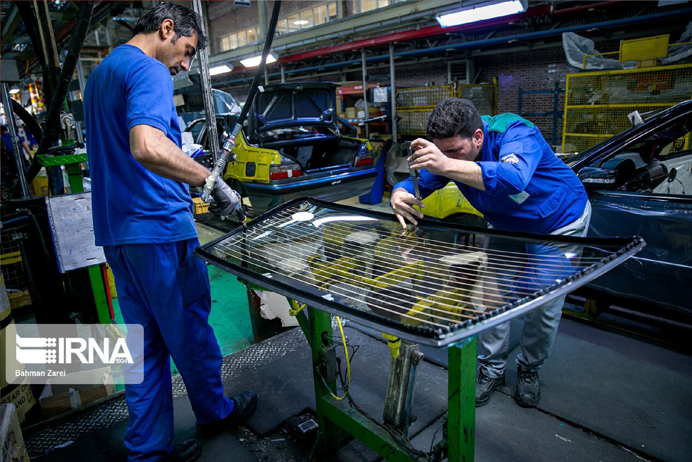 بسته حمایت از خودروسازان و زنجیره تامین خودرو تصویب شد

