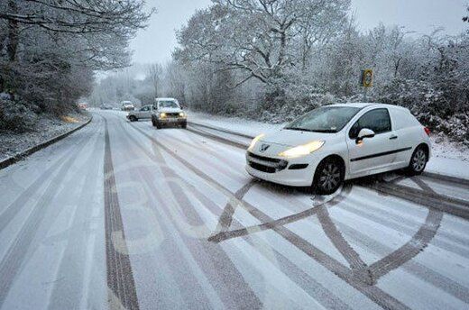 هنگام سر خوردن خودروی روی یخ و برف خیابان چه کار کنیم؟