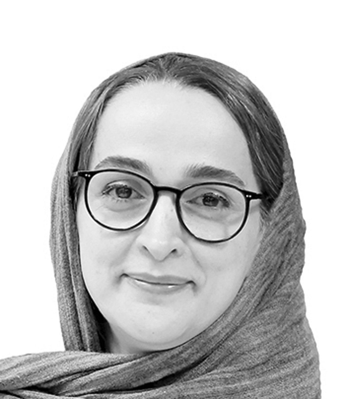 صیادی از آب گل‌آلود خودرو