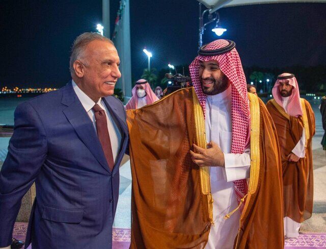 بن سلمان شخصا پشت رل خودروی تشریفاتی الکاظمی نشست