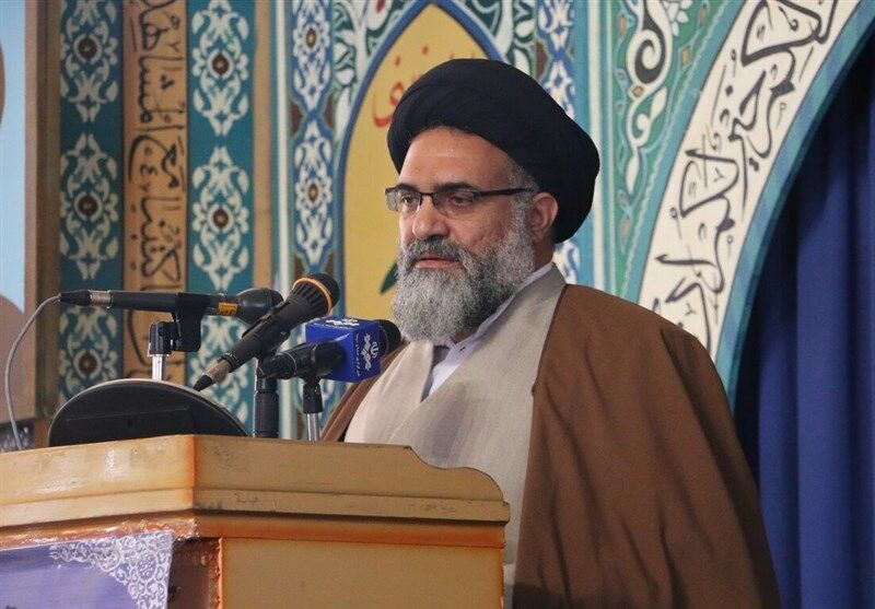 امام جمعه یاسوج: زن‌های بد پوشش باید هزینه سنگینی بپردازند تا دست از این کارها بردارند