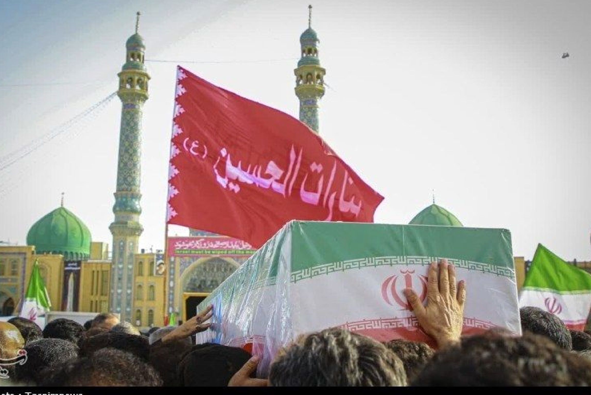 تدفین تعدادی از شهدای جنگ با اسرائیل در مسجد جمکران