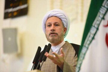 در زمان غیبت، خود حضرت کسی را تعیین کرده که در جایگاه رهبری قرار بگیرد