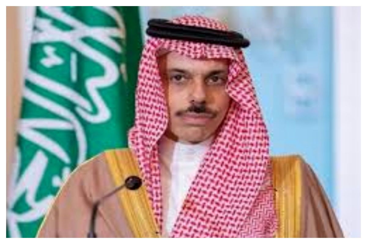 بن فرحان در مسجد اموی پیش‌نماز شد+ فیلم