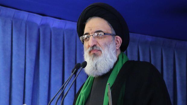 امام جمعه کرج: احتمال دارد رییس‌جمهور ما در کاخ سفید هم نماز بخواند