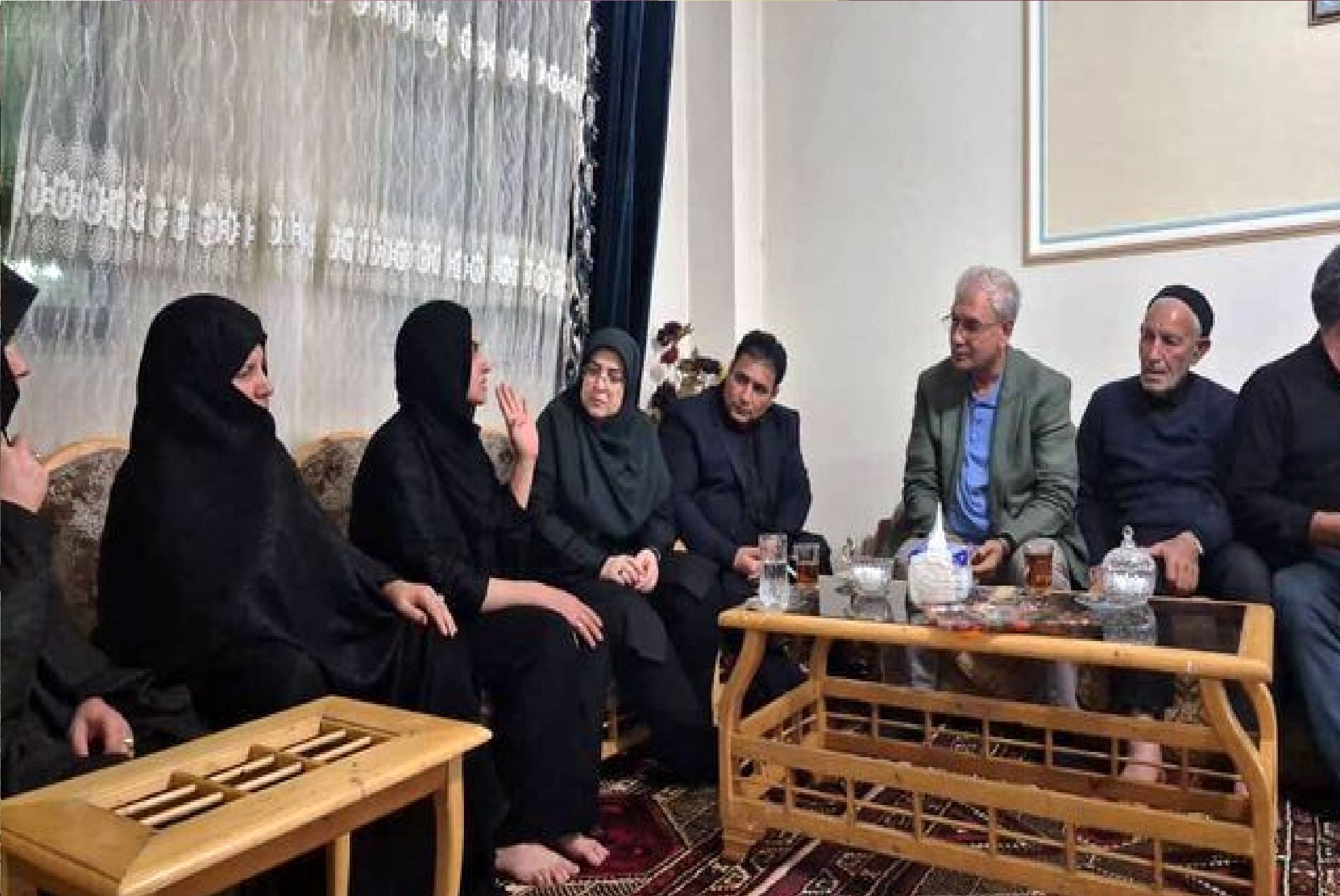دیدار سخنگوی دولت و علی ربیعی با خانواده الهه حسین‌نژاد