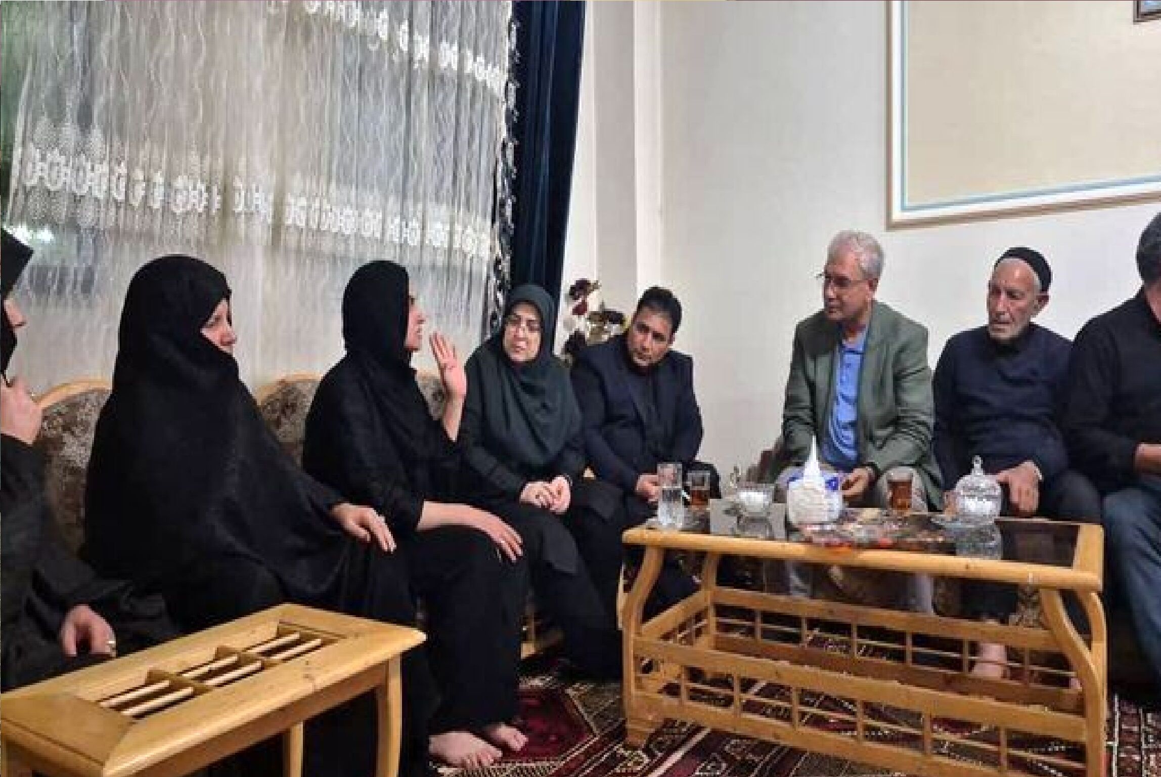 دیدار سخنگوی دولت و علی ربیعی با خانواده الهه حسین‌نژاد