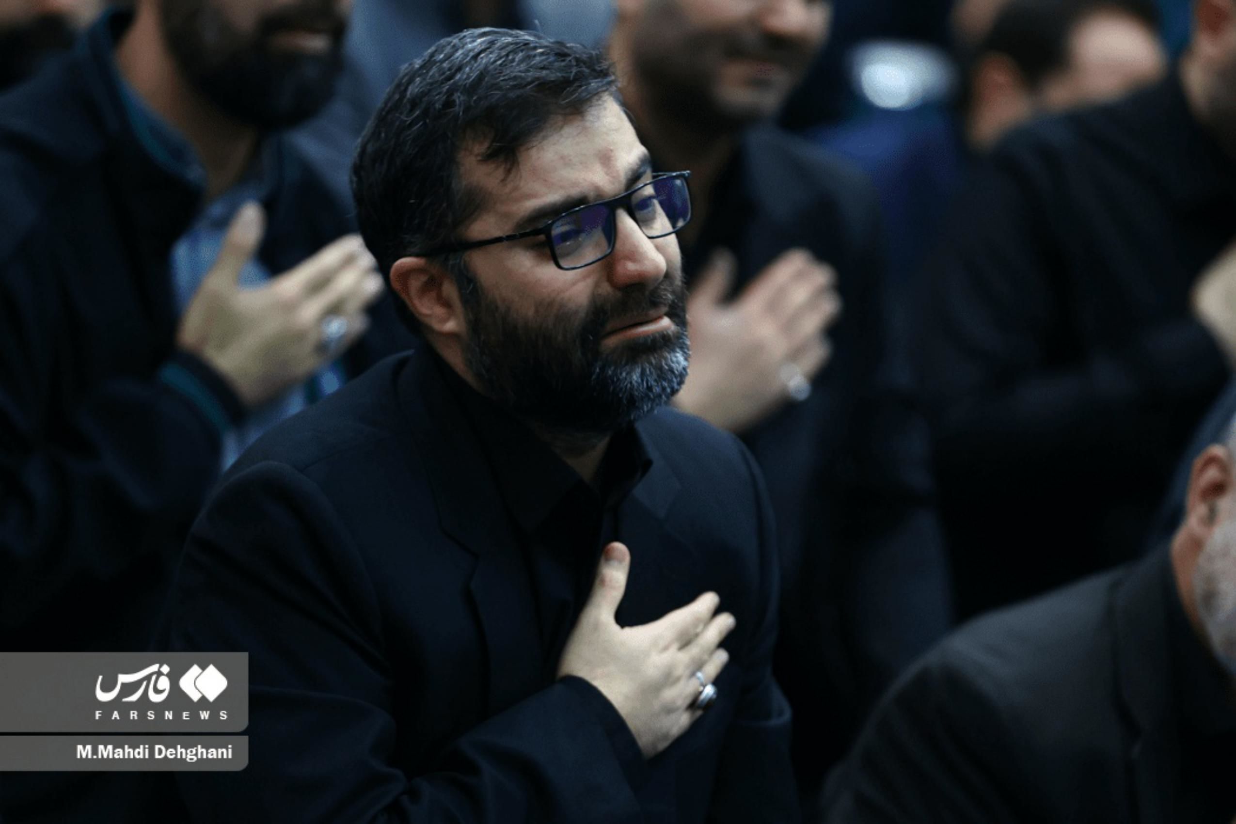 لحظه امضای رضایتنامه اهدای اعضای بدن دومین فرزند سقاب اصفهانی+ فیلم