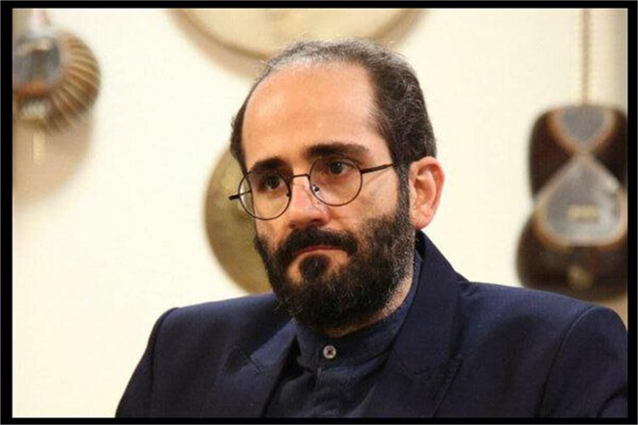 یکی از مدیران ارشاد، خواننده شد