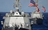 بلومبرگ: دو ناوشکن‌ آمریکایی پس از هشدار سپاه ناچار به عقب‌نشینی از تنگه هرمز شدند