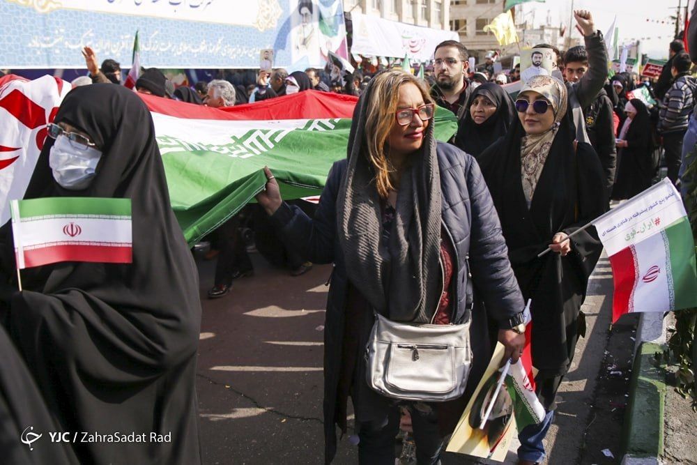 تصاویری از زنان بی‌حجاب حاضر در راهپیمایی 22 بهمن 
