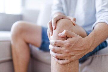 علائم آرتروز را بشناسید/ از این مدل نشستن پرهیز کنید!