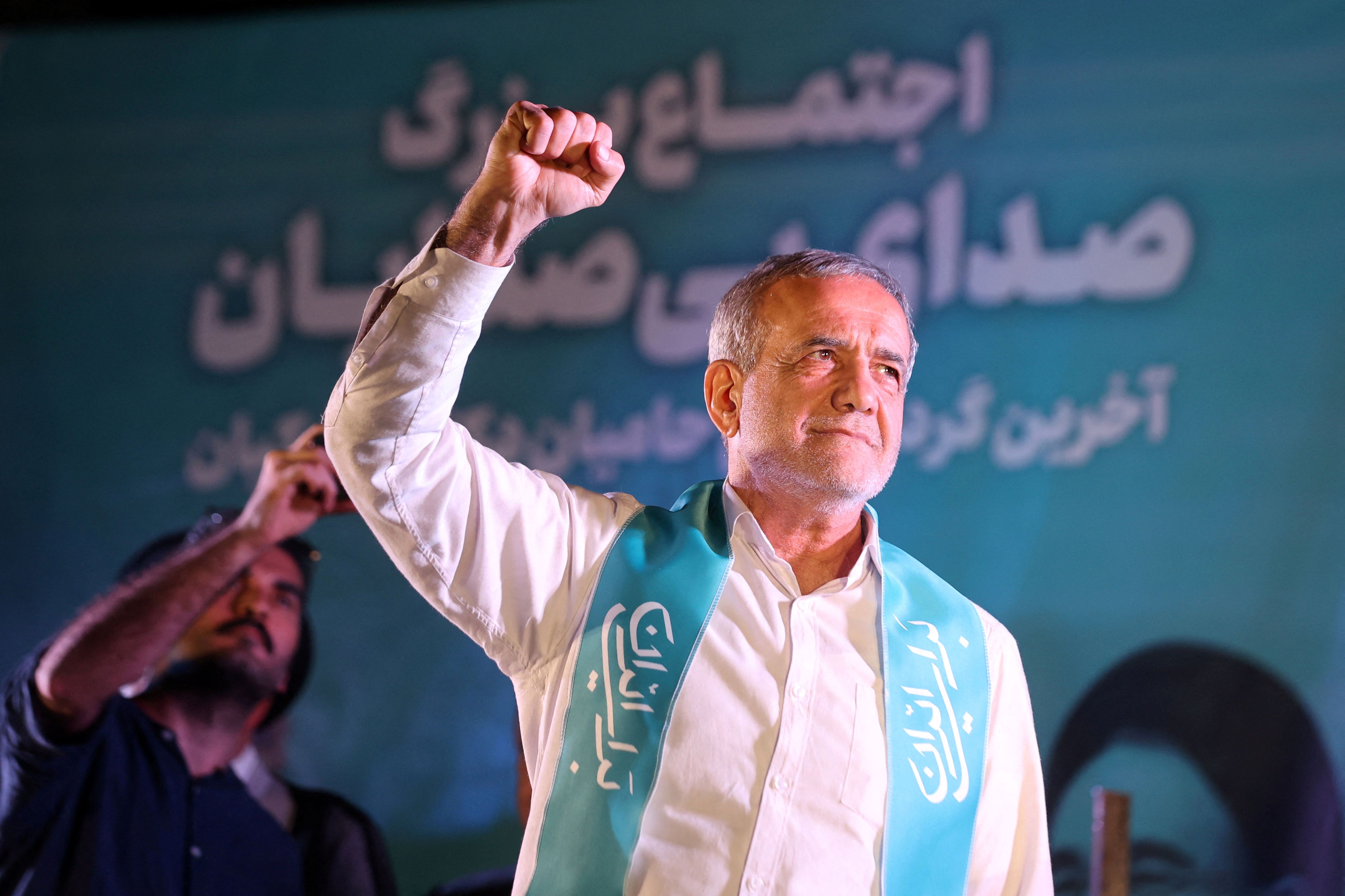 نزدیکان مسعود پزشکیان پس از پیروزی در انتخابات ریاست جمهوری + عکس