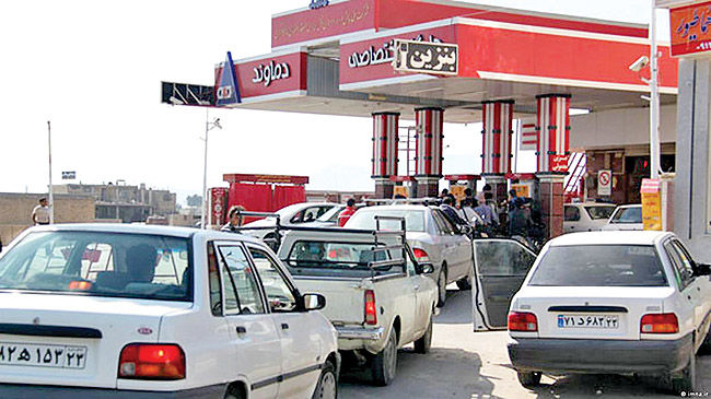 سهمیه  بنزین خودروهای تعویض پلاکی قطع نمی‌شود