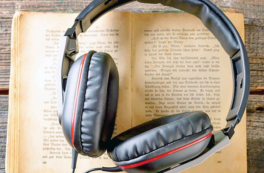 فواید گوش دادن به کتاب‌های صوتی 