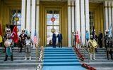اقدام خبرساز اردوغان؛ استقبال از ترامپ با سربازان امپراطوری عثمانی +عکس